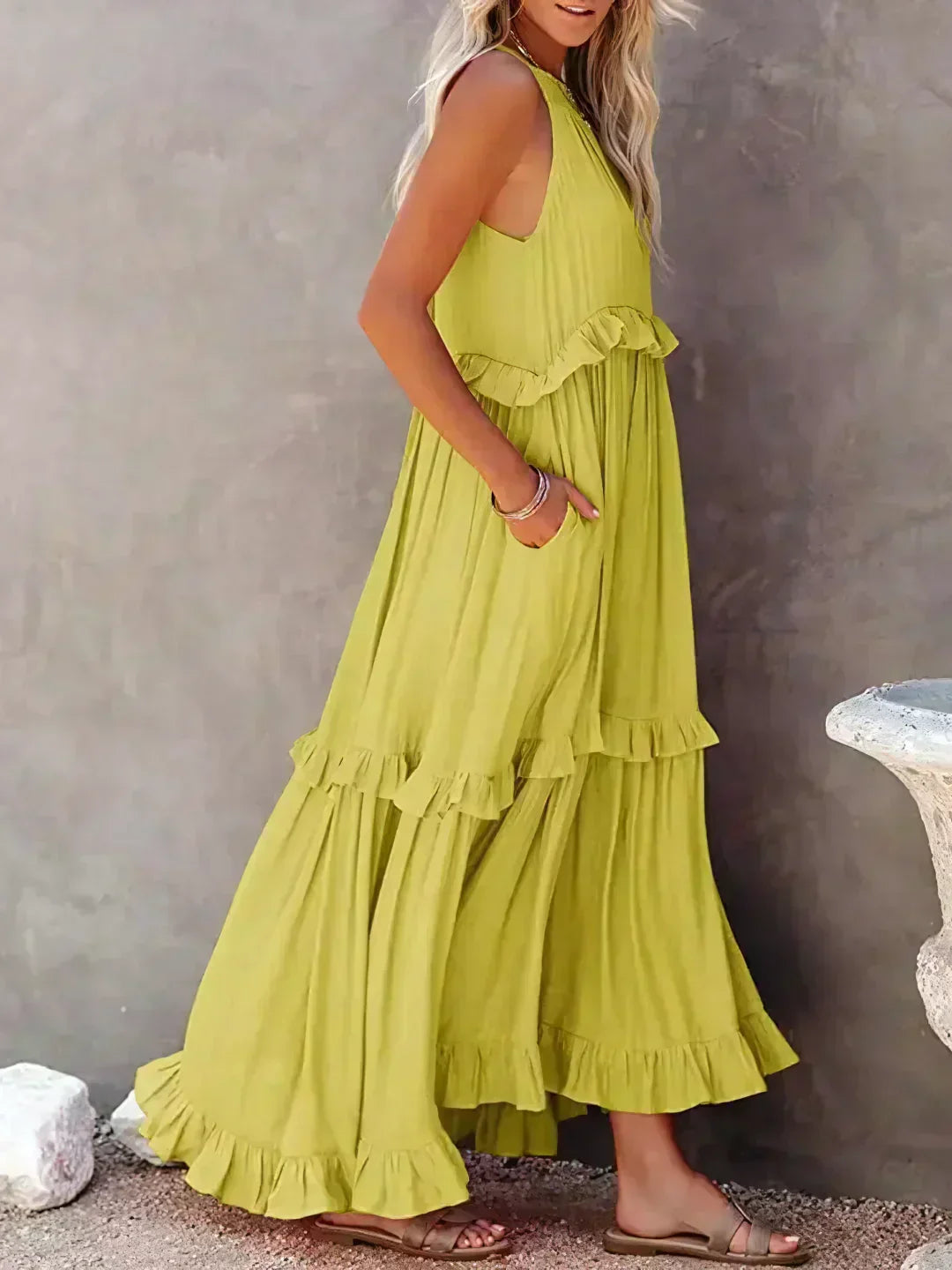Sarah | Robe maxi avec volants et dos nu (Presque épuisé)