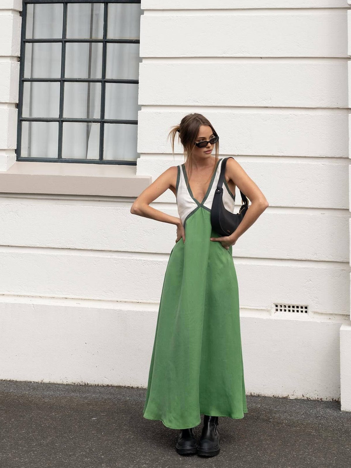 RENATA | ROBE À ENCOLURE EN V