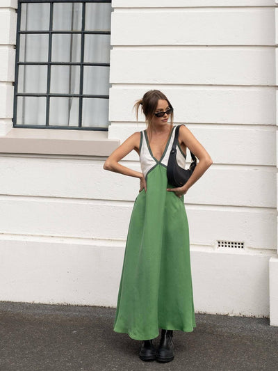 RENATA | ROBE À ENCOLURE EN V